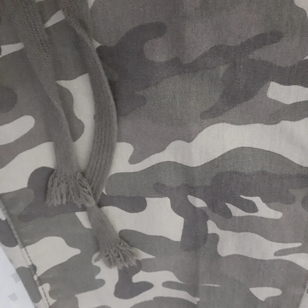 V.I.P. | Women's Camo Jeggings (size 9/10)